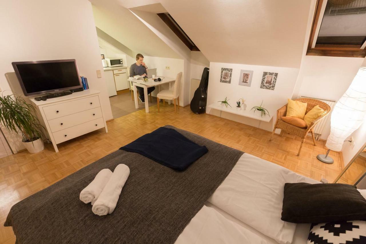 Station Apartment *